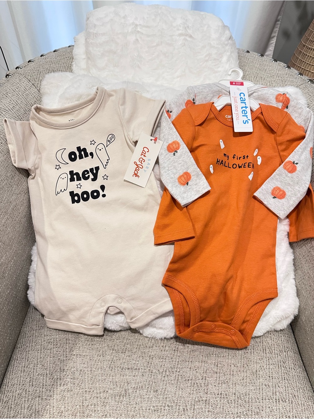 Carter's Baby Halloween Bodysuit Set & Cat & Jack Cream Romper 3-6M